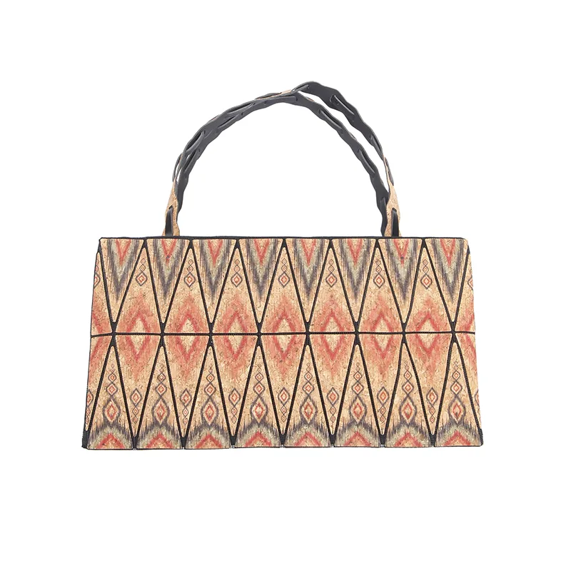 Borsa in sughero ecologica con reticolo geometrico